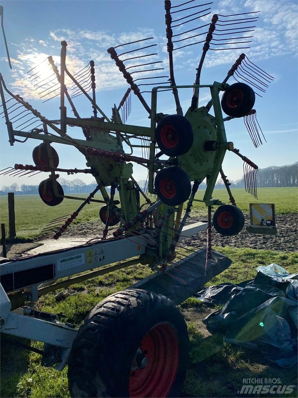 CLAAS liner 3000 犁耙和摊草机