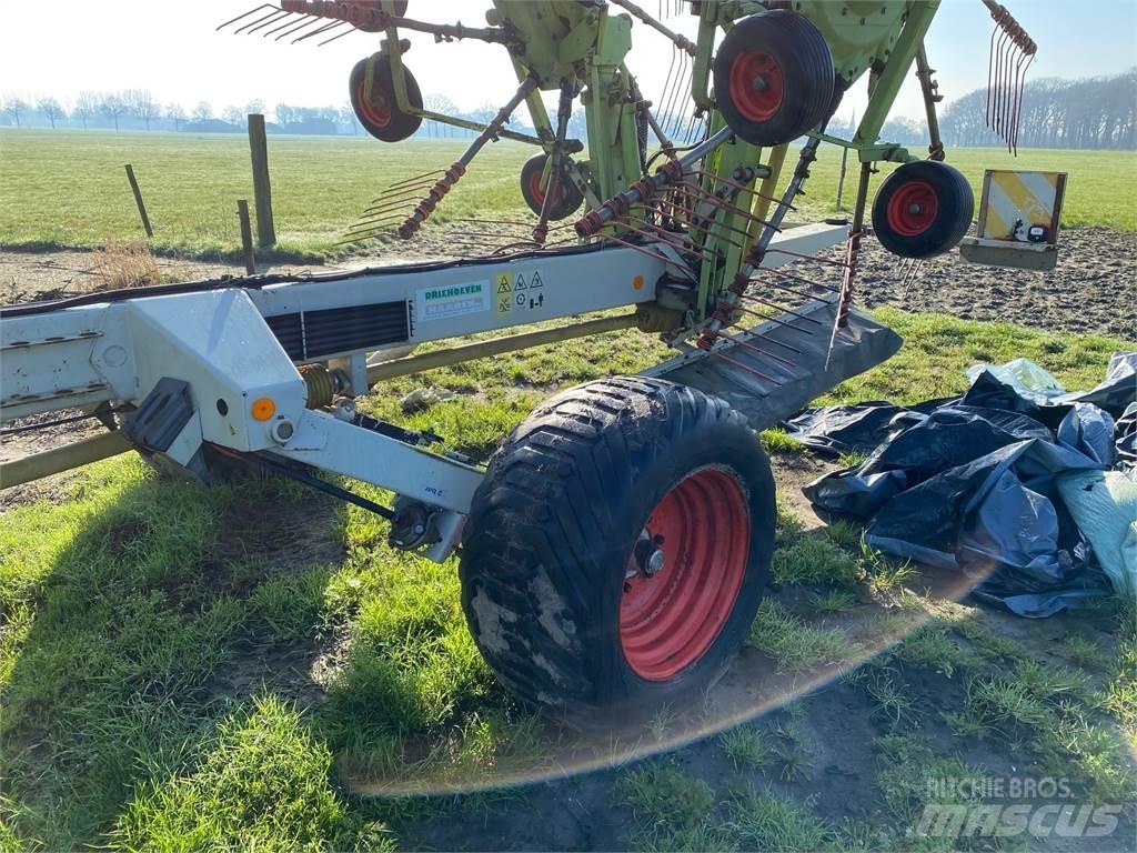 CLAAS liner 3000 犁耙和摊草机