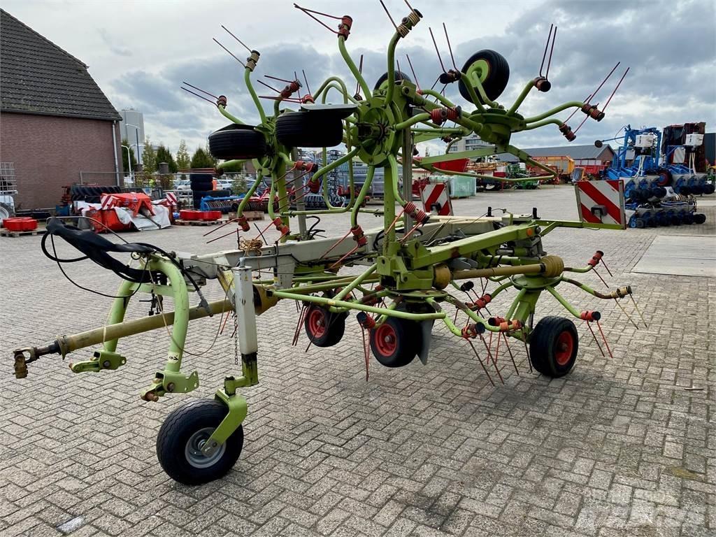 CLAAS volto 1050T 犁耙和摊草机