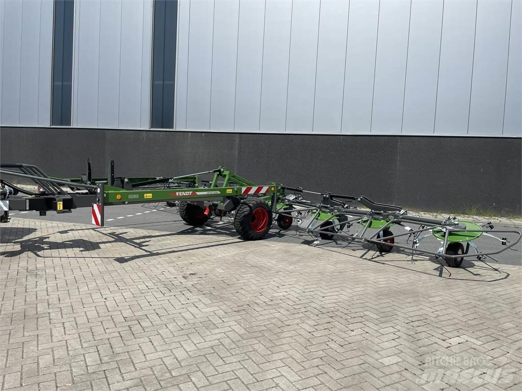 Fendt Lotus 1020 犁耙和摊草机