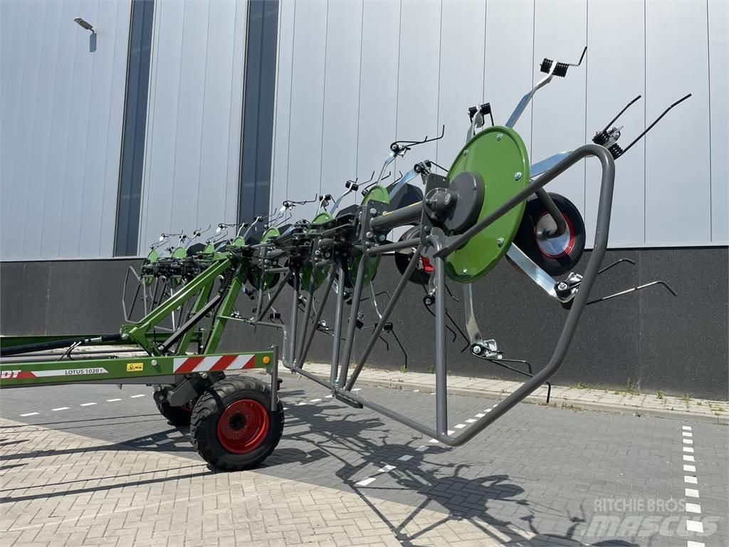 Fendt Lotus 1020 犁耙和摊草机