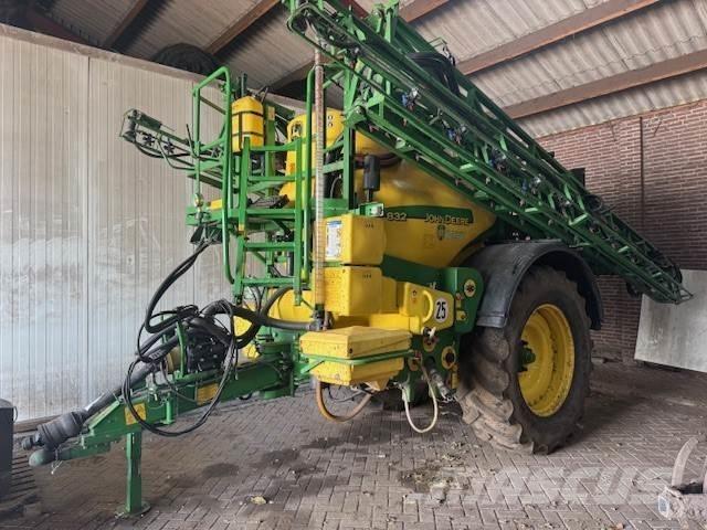 John Deere 832 自走式喷雾机