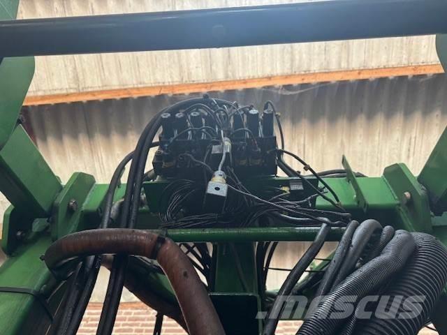 John Deere 832 自走式喷雾机