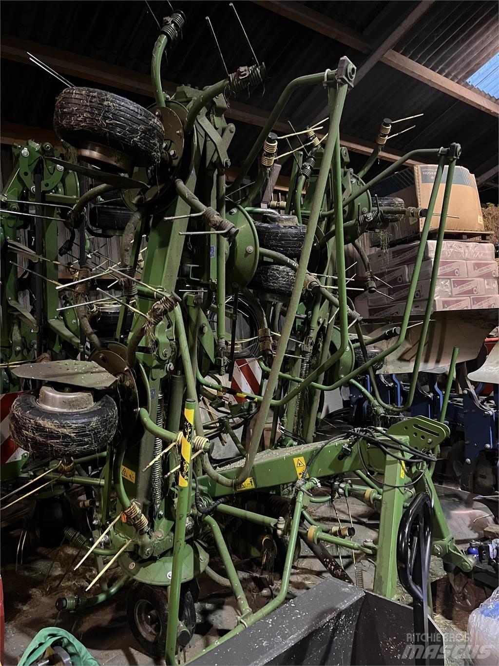 Krone KW 8.82 犁耙和摊草机