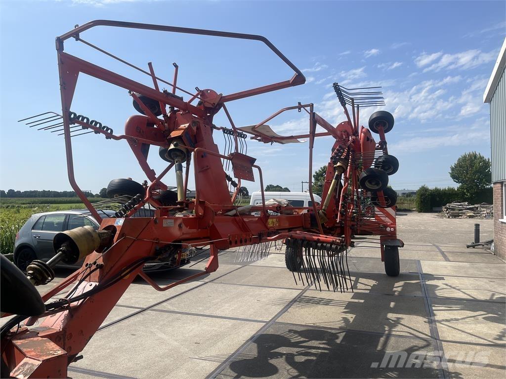 Kuhn 7302 DL 犁耙和摊草机