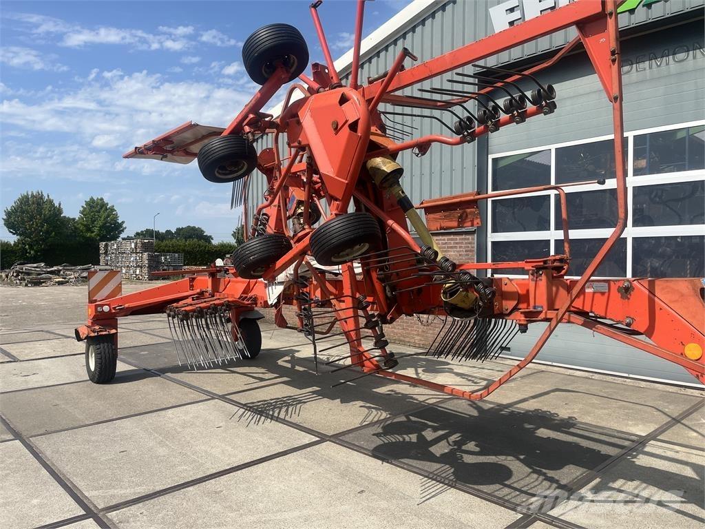Kuhn 7302 DL 犁耙和摊草机