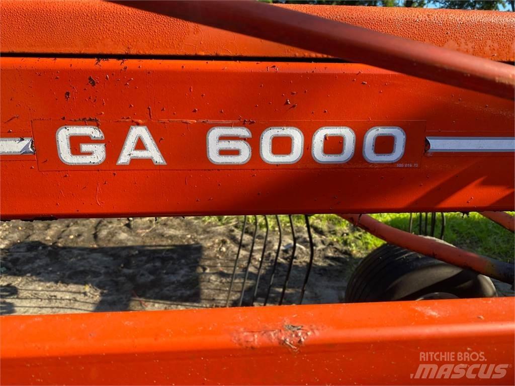Kuhn GA 6000 犁耙和摊草机