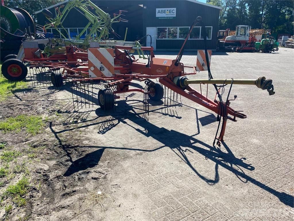 Kuhn GA 6000 犁耙和摊草机