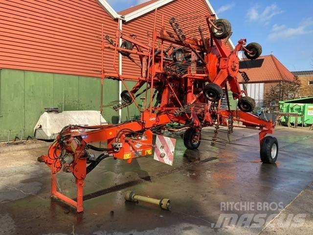 Kuhn GA 8521 hark 犁耙和摊草机