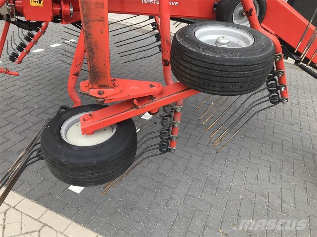 Kuhn GA 8731 hark 犁耙和摊草机