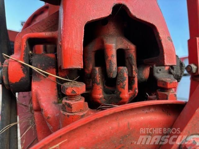 Kuhn GF 10601 TO 犁耙和摊草机