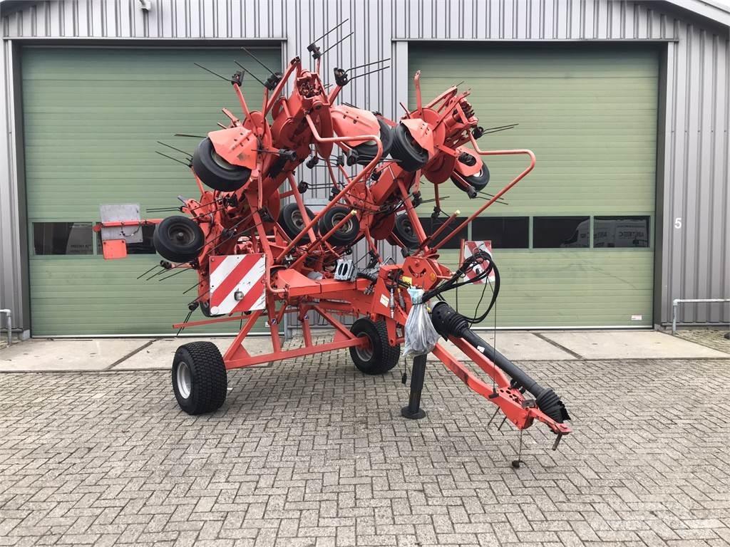 Kuhn GF 10802 T 犁耙和摊草机