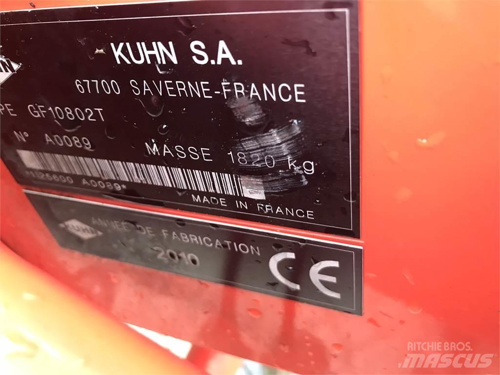 Kuhn GF 10802 T 犁耙和摊草机