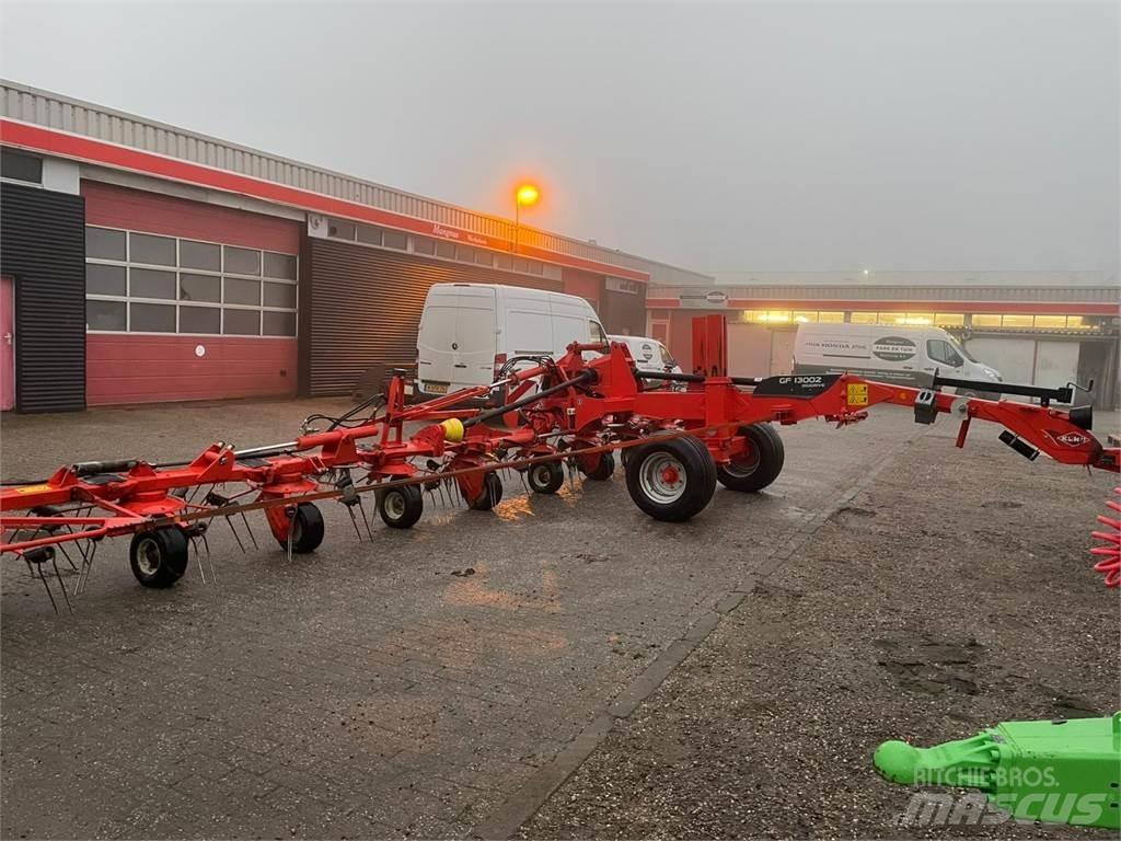 Kuhn GF 13002 犁耙和摊草机