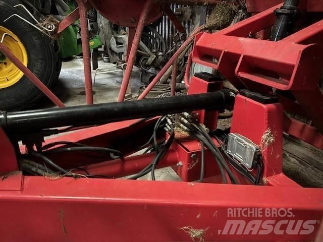 Lely Lotus 1020 犁耙和摊草机