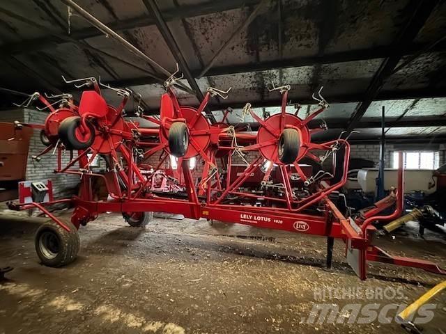 Lely Lotus 1020 犁耙和摊草机