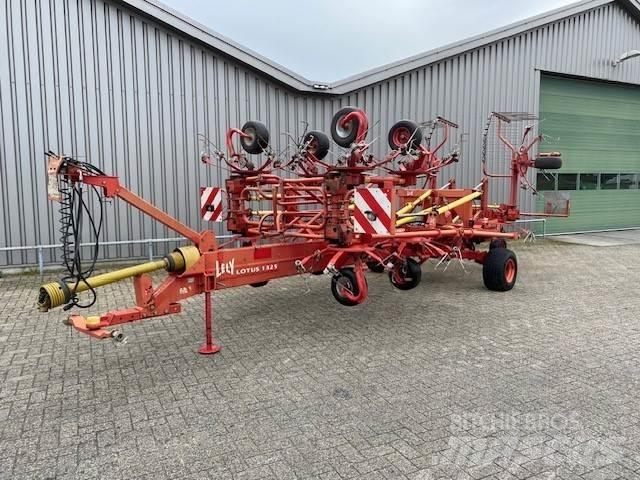 Lely Lotus 1325 犁耙和摊草机