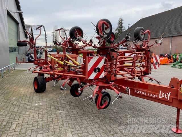 Lely Lotus 1325 犁耙和摊草机
