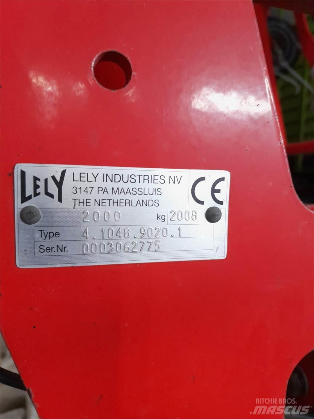 Lely Lotus 900 犁耙和摊草机