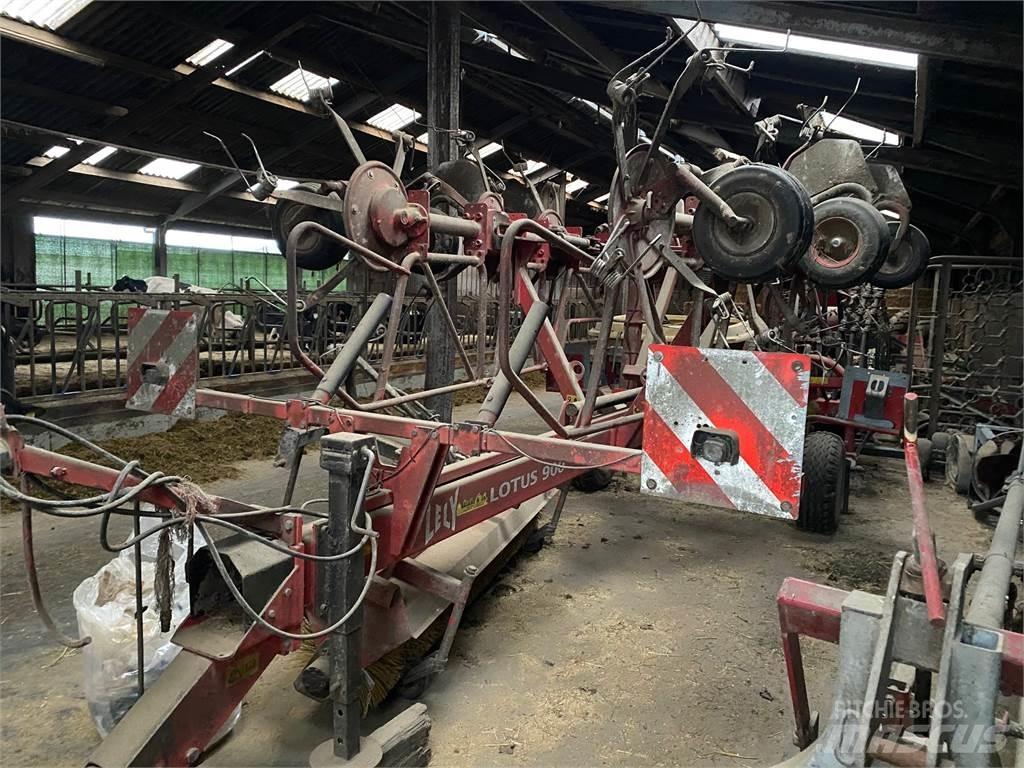 Lely Lotus 900 犁耙和摊草机