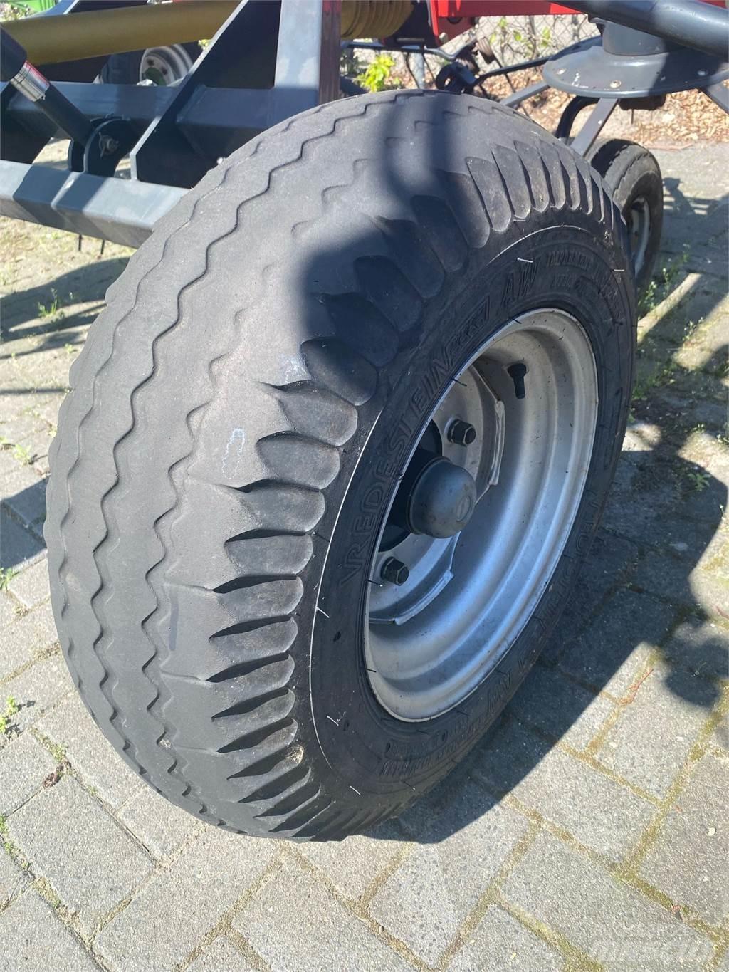 Vicon Fanex 1103 C 犁耙和摊草机