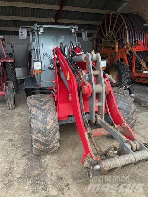 Weidemann 4080 LP 前装载和挖掘机