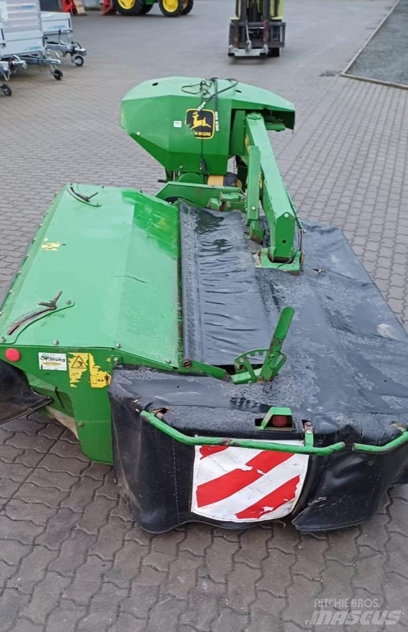 John Deere 328 割草机