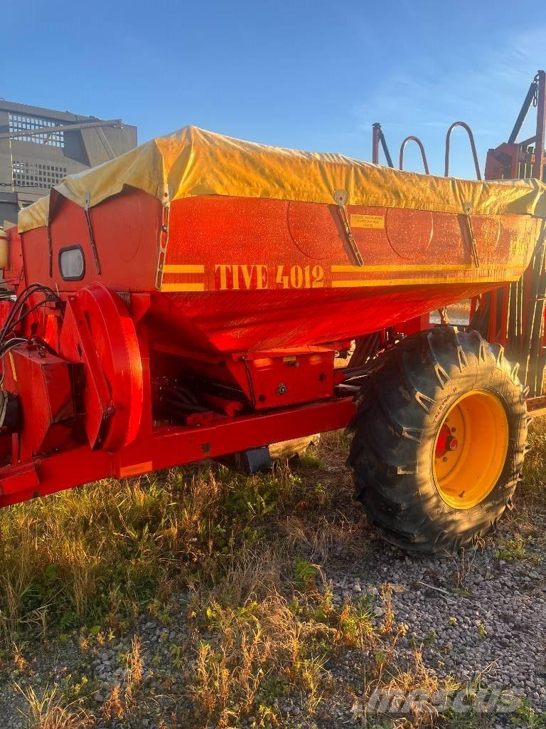 Överum 4012 矿物肥料撒播机