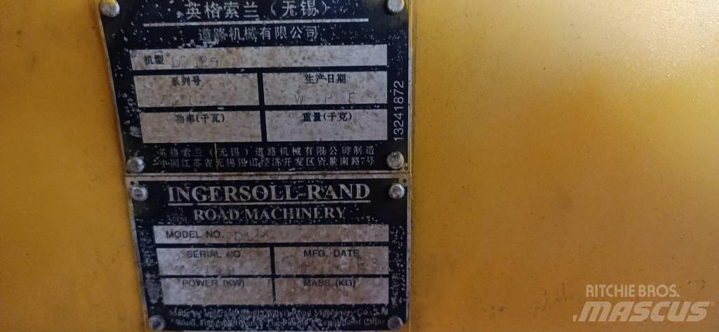 Volvo DD125 双轮压路机