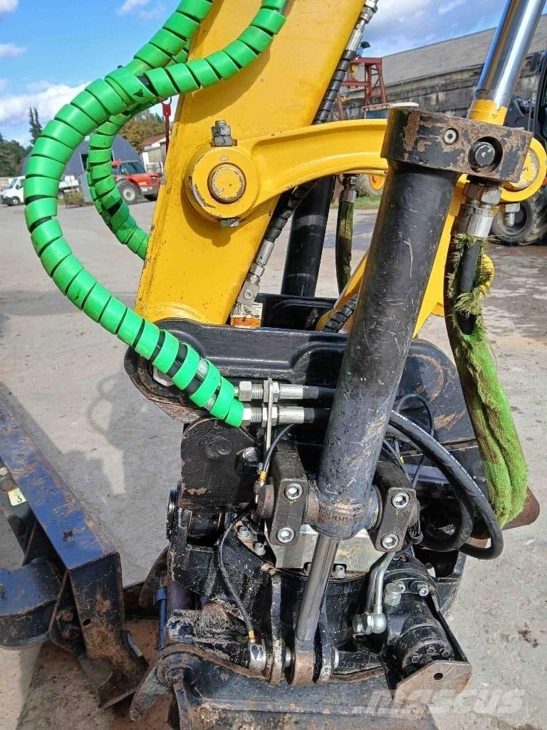 Komatsu PW 98 MR-11 轮式挖掘机