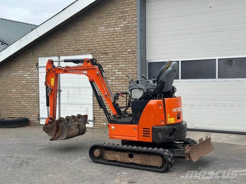 Hitachi ZX19U-6 YR 小型挖掘机