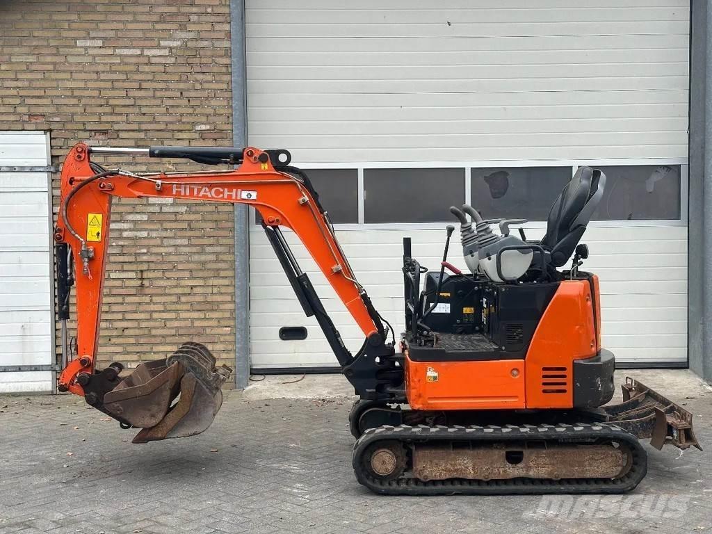 Hitachi ZX19U-6 YR 小型挖掘机