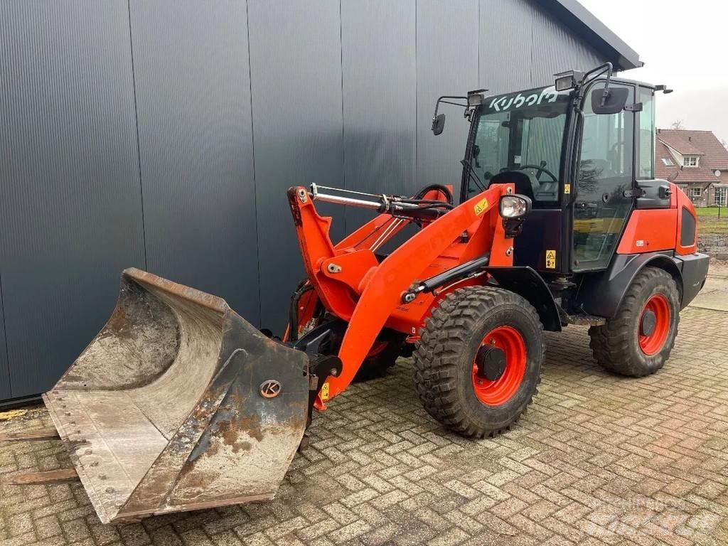 Kubota R065 轮式装载机