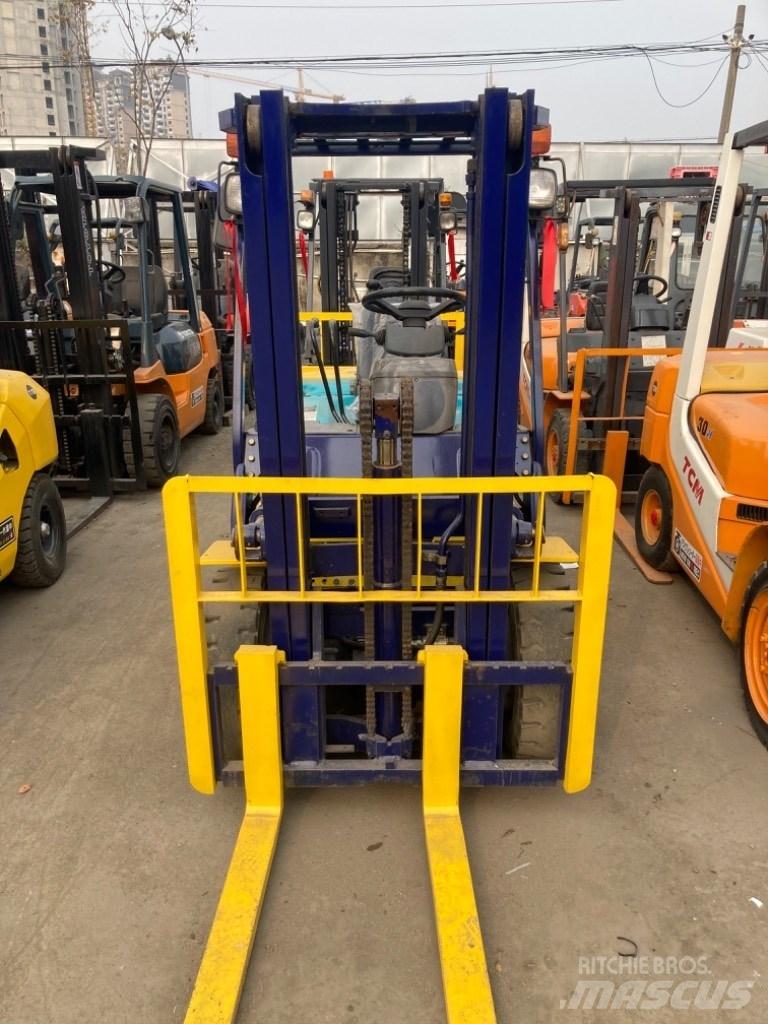 Komatsu FD25 柴油叉车