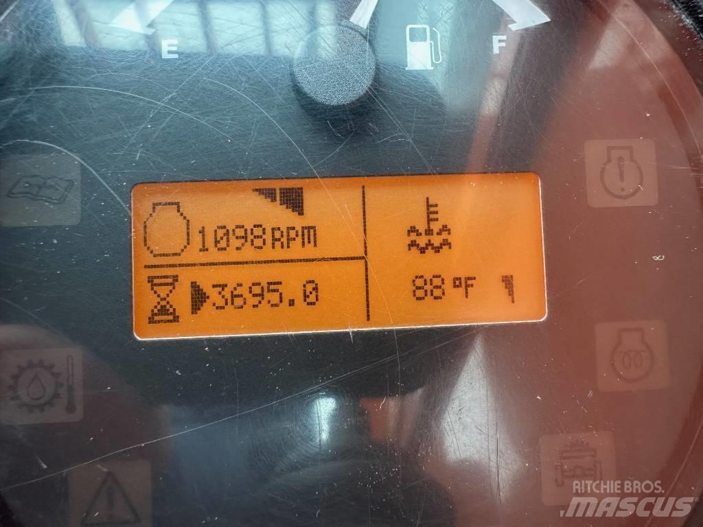 SkyTrak 8042 伸缩臂叉装车|叉装车
