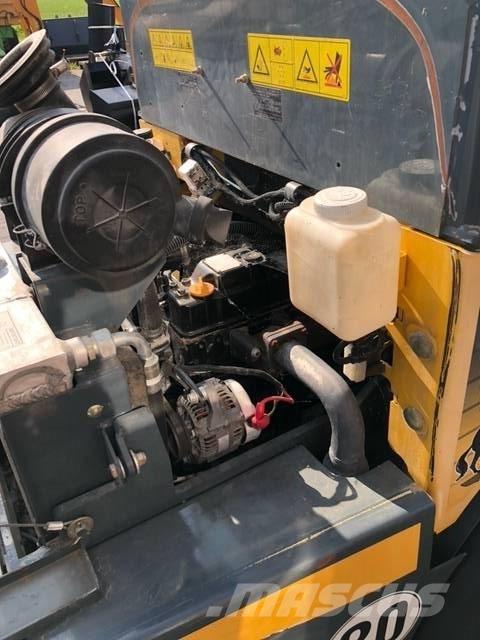 Mustang AL 506 小型装载机