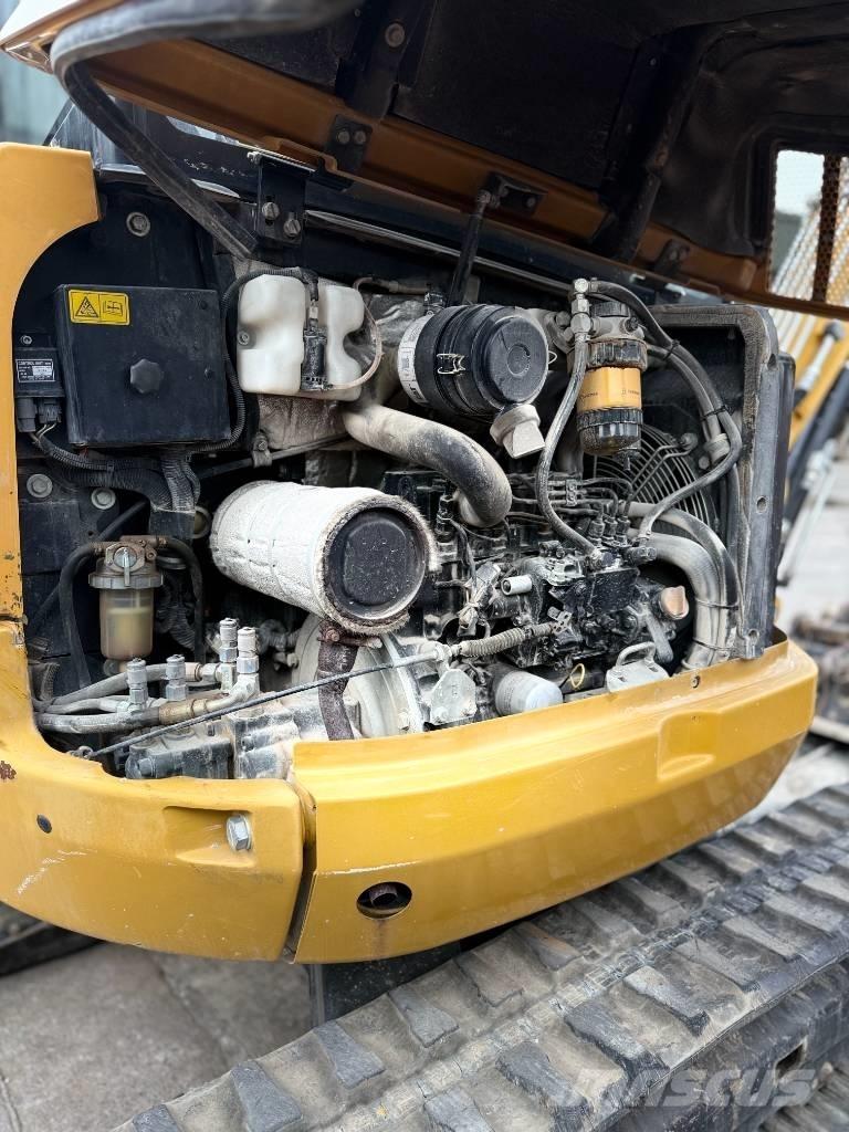 CAT 302.7 D CR 小型挖掘机