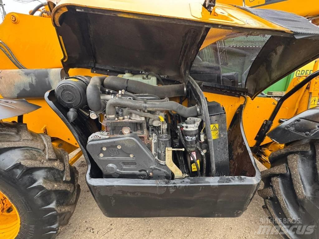 JCB 535-125 伸缩臂叉装车|叉装车