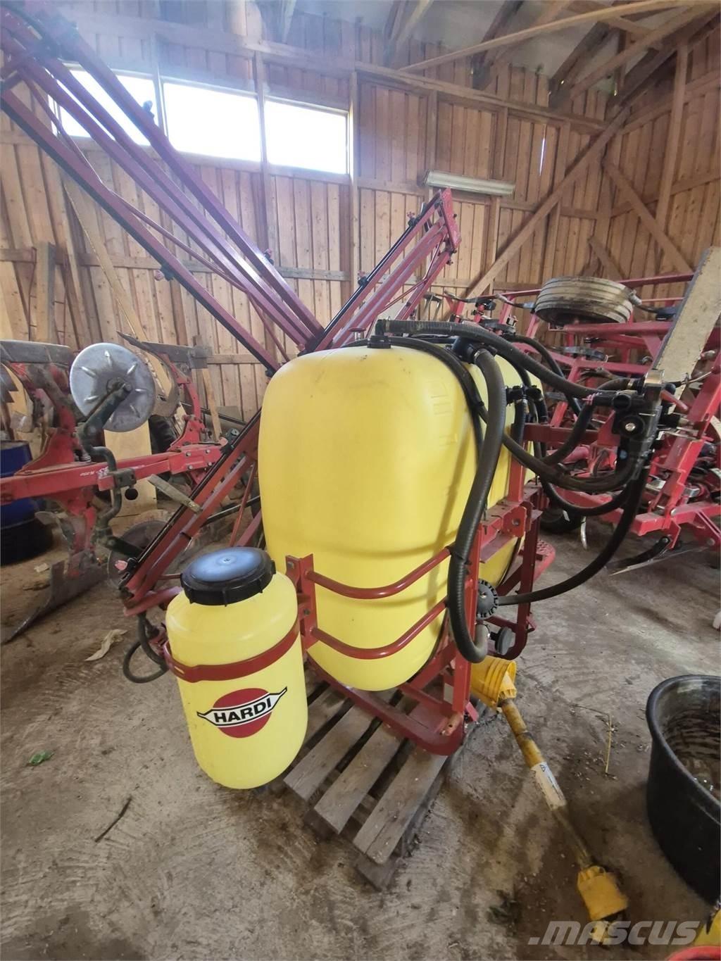 Hardi 600/11 牵引式喷雾机