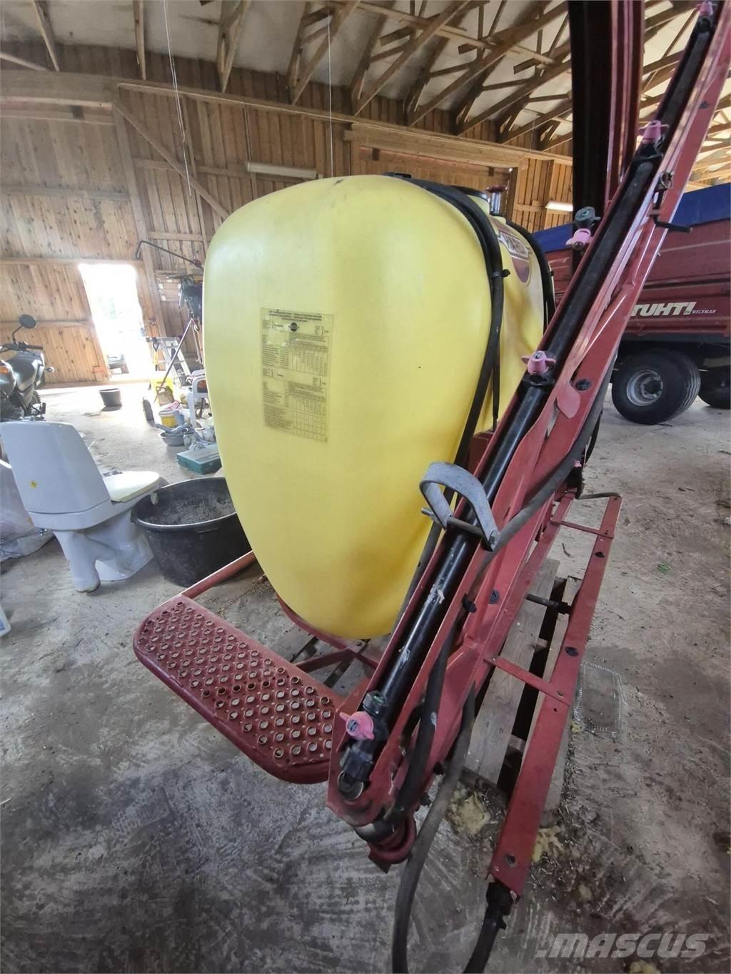Hardi 600/11 牵引式喷雾机