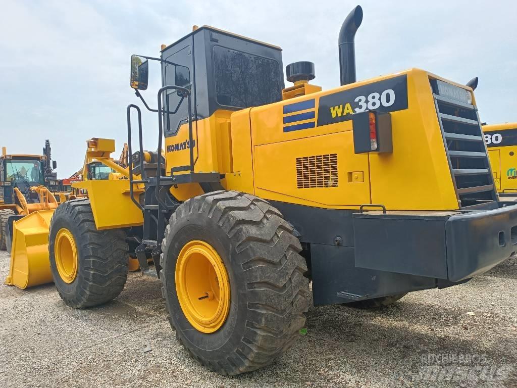 Komatsu WA 380 轮式装载机