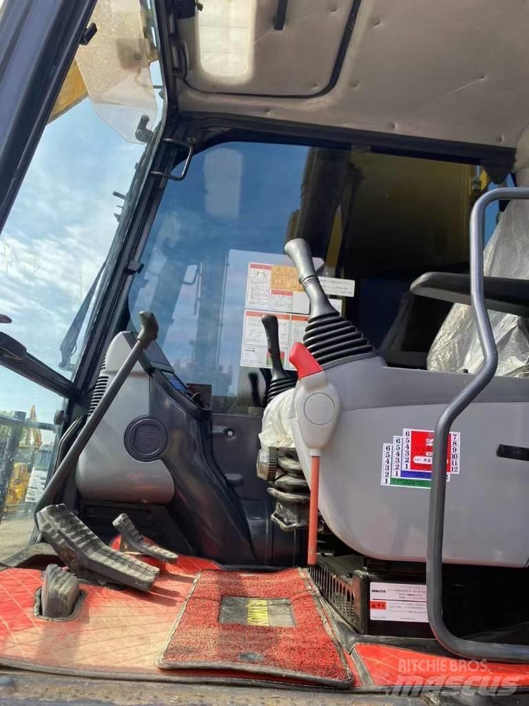 Komatsu 200-8 履带挖掘机