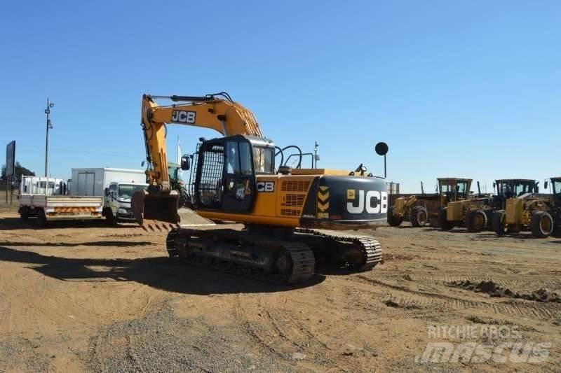 JCB JS205 小型挖掘机