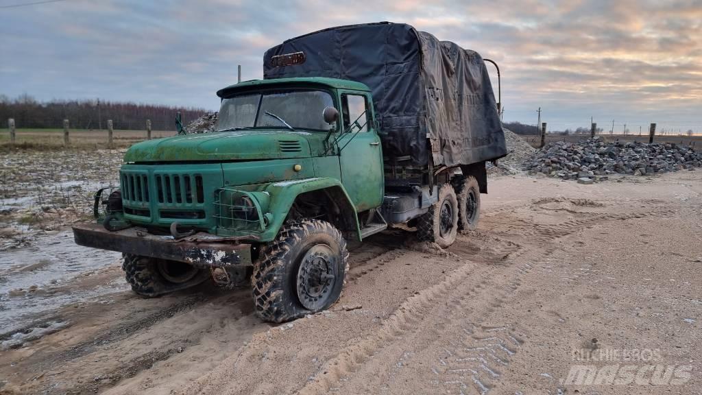 ZIL 157 K 6x6 厢式货车