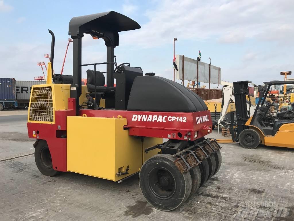 Dynapac CP 142 胶轮压路机