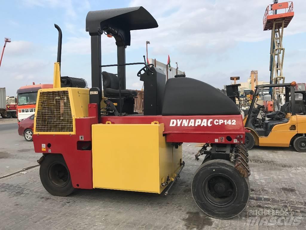 Dynapac CP 142 胶轮压路机