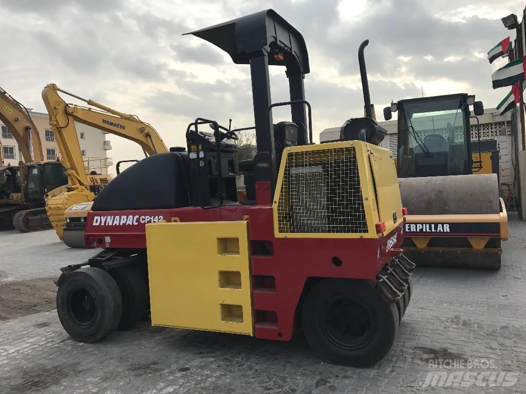 Dynapac CP 142 胶轮压路机