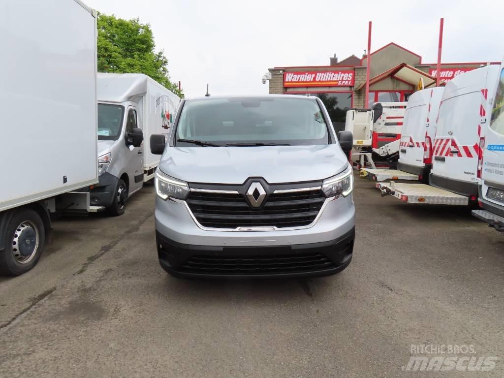 Renault Trafic 大型面包车
