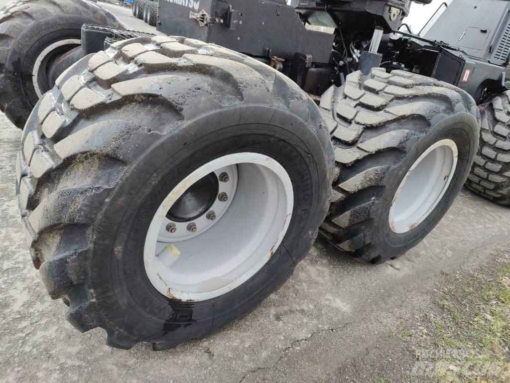 Komatsu 901 XC 收割机