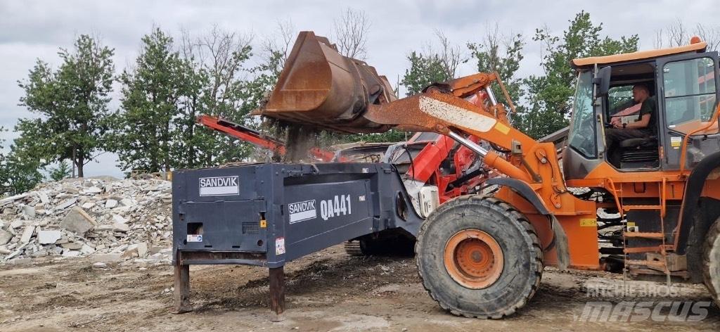 Sandvik QA 441 振动筛